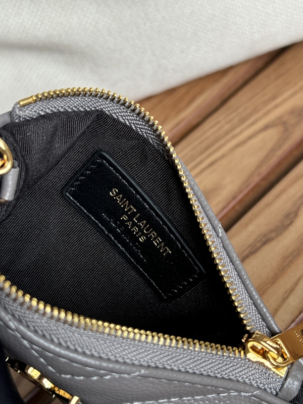 イヴサンローラン財布全体デザイン